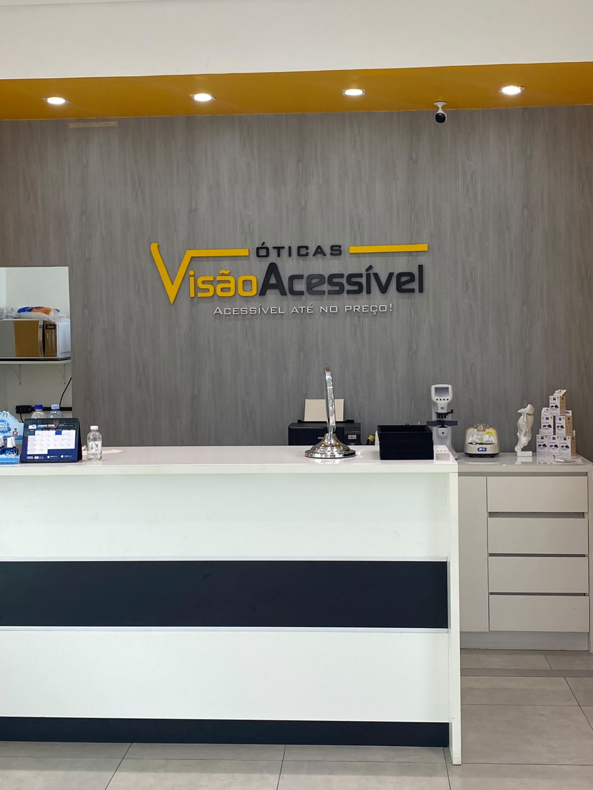Interior da Óticas Visão Acessível — recepção e atendimento